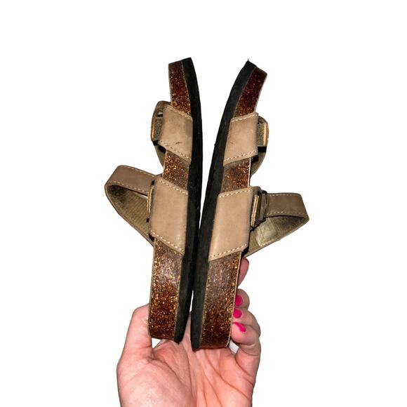 Maui Island Tan Slip On Buckle Sandals Women 6M Walk Comfort Beach Vacation - Picture 10 of 11